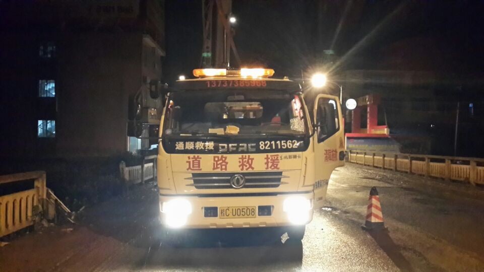 燕岩 车祸长安面包车飞跃茶江 现场目击！~316 / 作者:孤单远行 / 帖子ID:100319