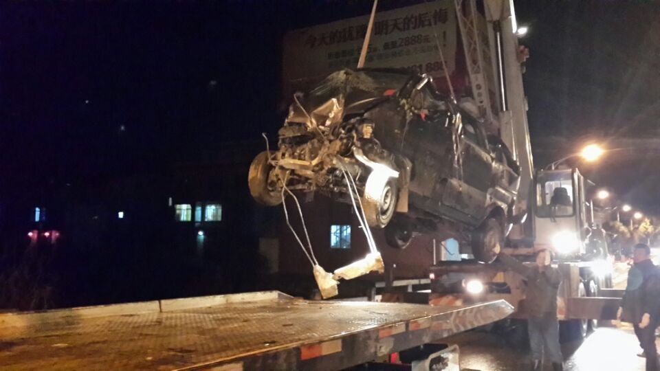 燕岩 车祸长安面包车飞跃茶江 现场目击！~514 / 作者:孤单远行 / 帖子ID:100319