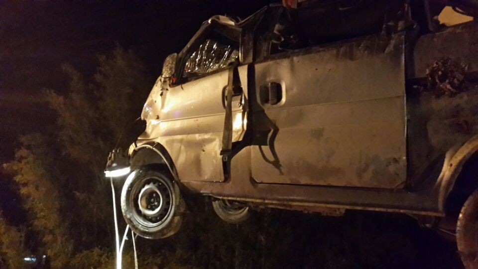 燕岩 车祸长安面包车飞跃茶江 现场目击！~660 / 作者:孤单远行 / 帖子ID:100319