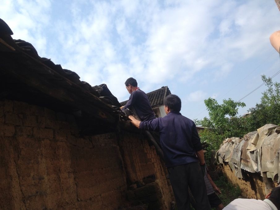 古城母女危房今日开始拆建【爱心在行动】814 / 作者:叶云 / 帖子ID:101041