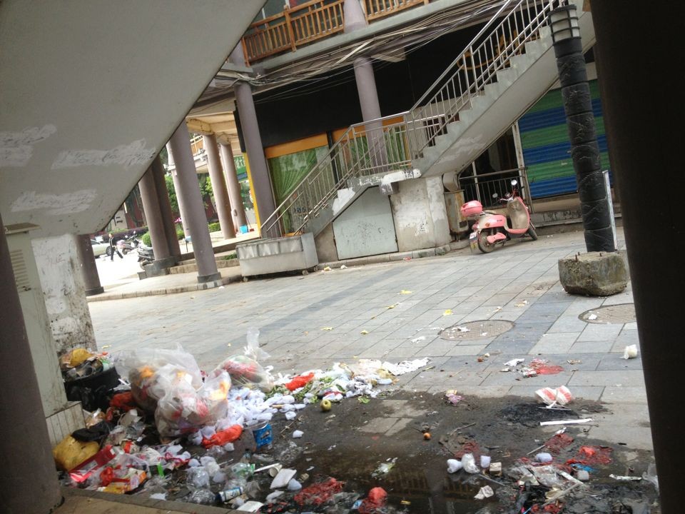 市容局的人进来看看：美丽恭城你喊我喊 垃圾乱堆谁人来管？336 / 作者:山楂糖 / 帖子ID:101079