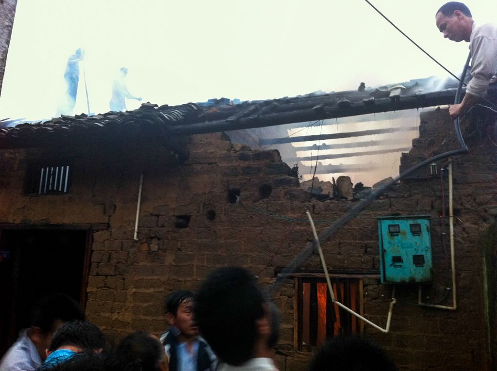 昨晚庄子埠一居民房突然失火553 / 作者:山楂糖 / 帖子ID:101107