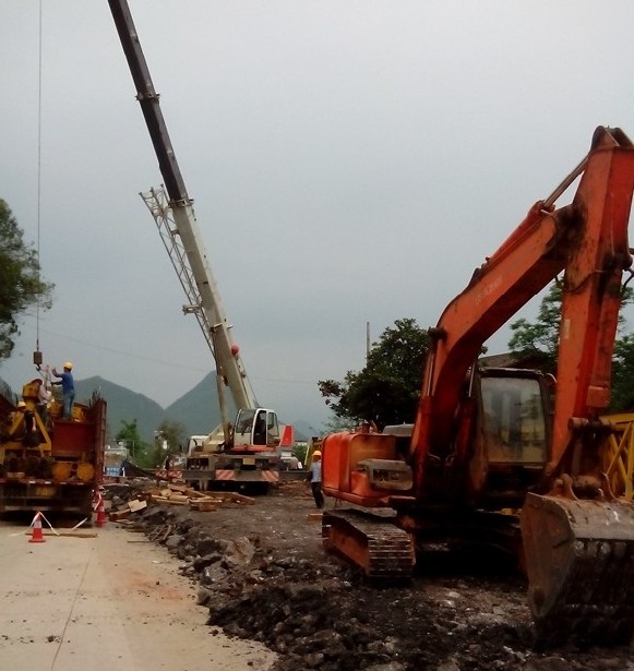 恭城茶江大桥扩建工程进入铺设桥面阶段488 / 作者:亡口月贝凡 / 帖子ID:101272