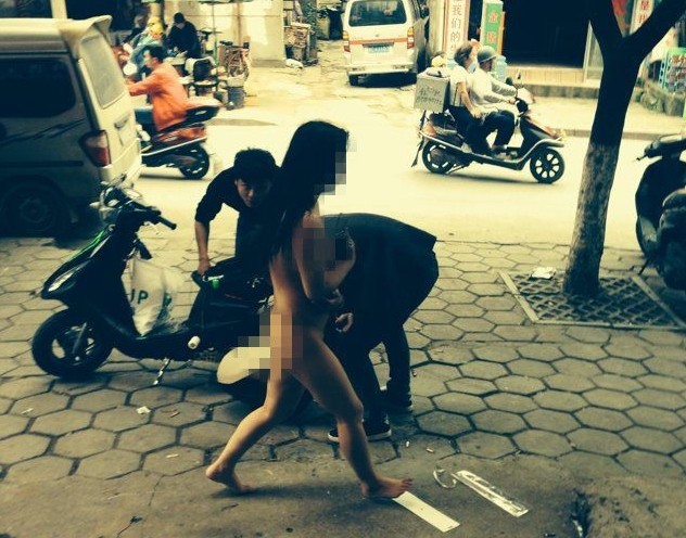 桂林街头惊现裸奔女452 / 作者:随意看天下 / 帖子ID:101304