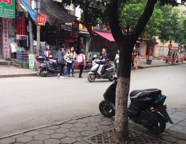 桂林街头惊现裸奔女62 / 作者:随意看天下 / 帖子ID:101304