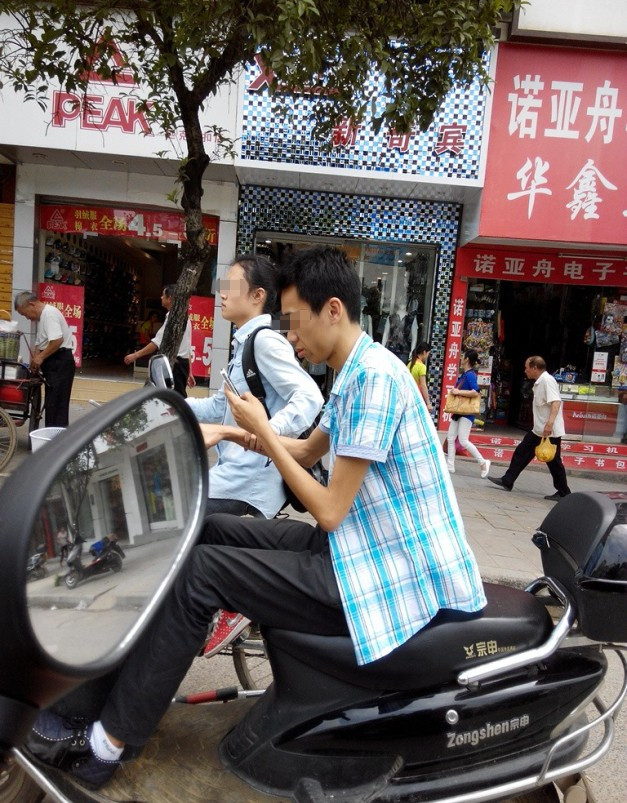 ”哥们，发短信给谁呢？”——恭中学生 默契情侣508 / 作者:山楂糖 / 帖子ID:101329