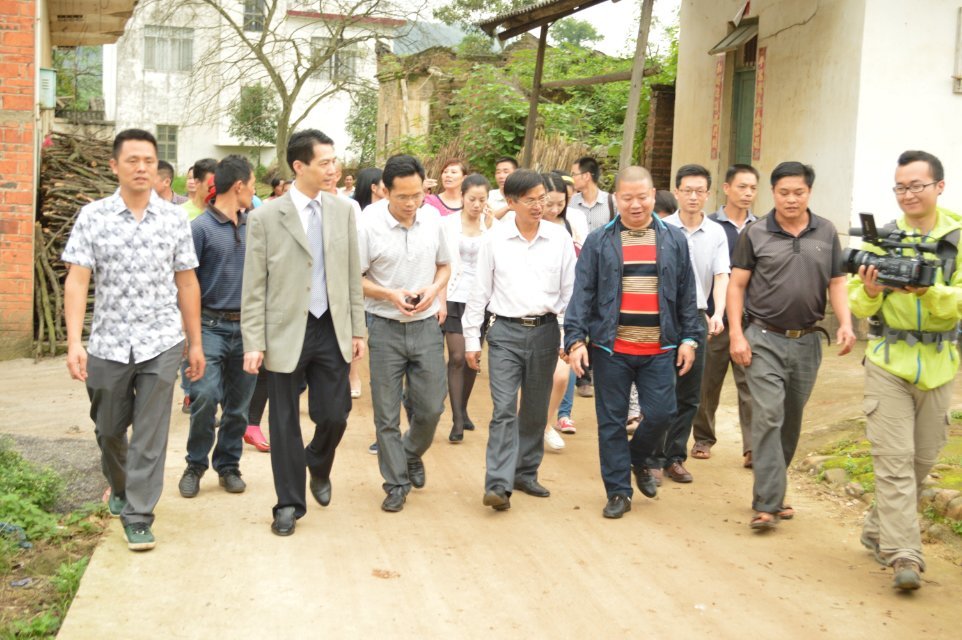 2014年4月25日晚上十点广西卫视《第一书记》播的就是我家蜜蜂，希望大家关注397 / 作者:@@@@@@ / 帖子ID:101507