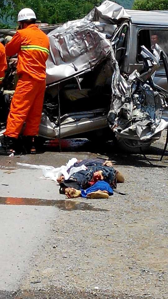 恭城县高州路段发生重大交通事故 交通一度瘫痪268 / 作者:恭城无聊人 / 帖子ID:101625