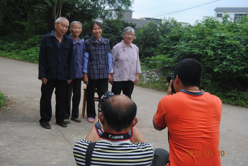 走进加会乡敬老院和龙虎乡狮子村.822 / 作者:恭城蚂蜂 / 帖子ID:101624