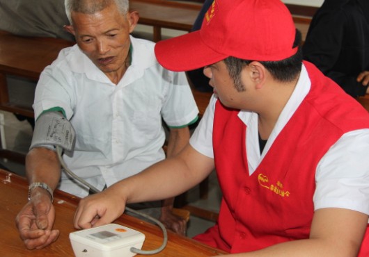 恭城爱心公益协会义工走进敬老院149 / 作者:社区小编 / 帖子ID:101812