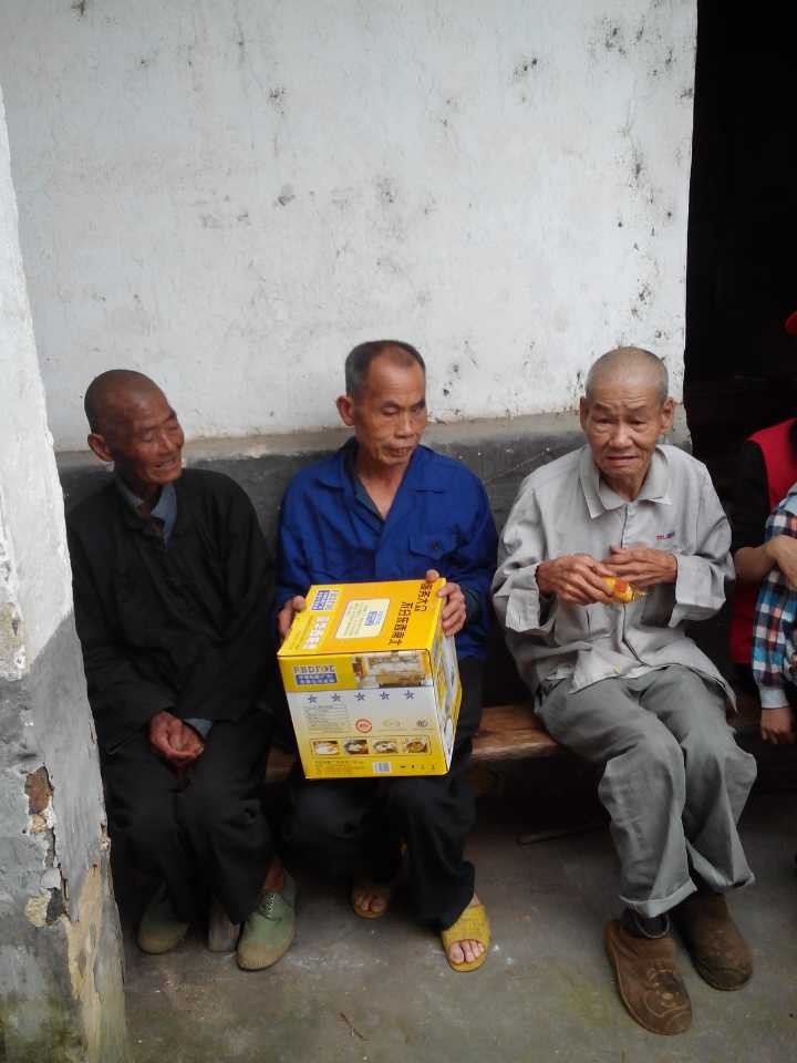 恭城爱心公益协会义工走进敬老院452 / 作者:叶云 / 帖子ID:101812