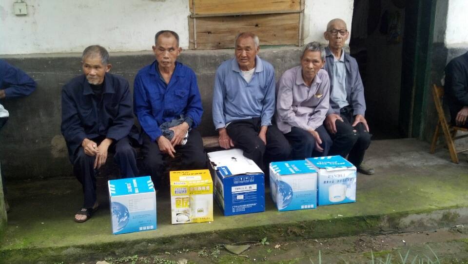 恭城爱心公益协会义工走进敬老院630 / 作者:叶云 / 帖子ID:101812