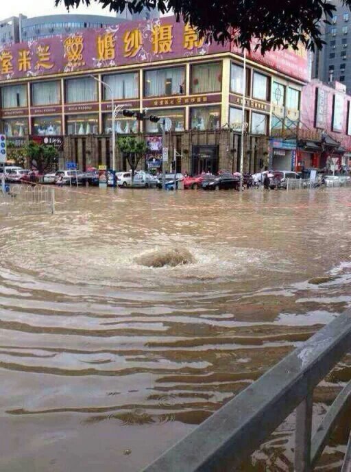 这暴雨下得太猛了吧.14 / 作者:罗少爷 / 帖子ID:101835