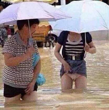 尼玛 算长见识啦 原来下大雨穿裙子是这样子203 / 作者:罗少爷 / 帖子ID:101847