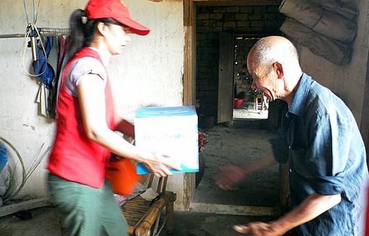 恭城爱心公益协会义工走进敬老院886 / 作者:叶云 / 帖子ID:101812