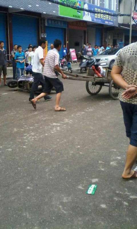 西岭街头街砍人事件，一人被砍伤347 / 作者:恭城人 / 帖子ID:101969