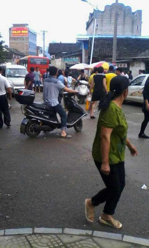 西岭街头街砍人事件，一人被砍伤140 / 作者:恭城人 / 帖子ID:101969