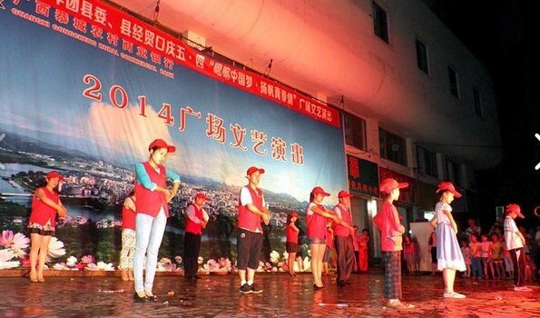 爱心公益协会《感恩的心》手语舞获好评848 / 作者:社区小编 / 帖子ID:101995