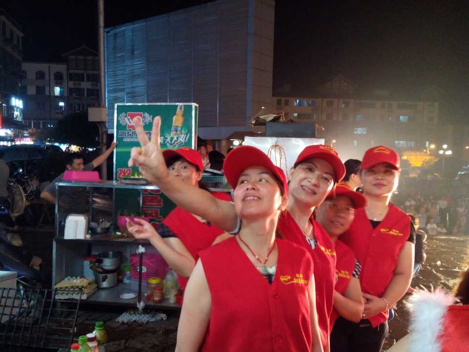 爱心公益协会《感恩的心》手语舞获好评13 / 作者:叶云 / 帖子ID:101995