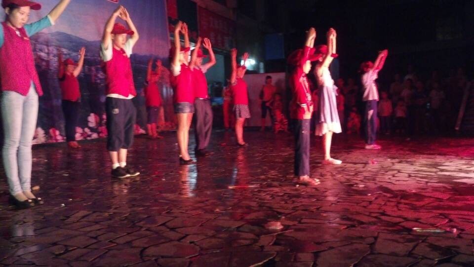 爱心公益协会《感恩的心》手语舞获好评742 / 作者:叶云 / 帖子ID:101995