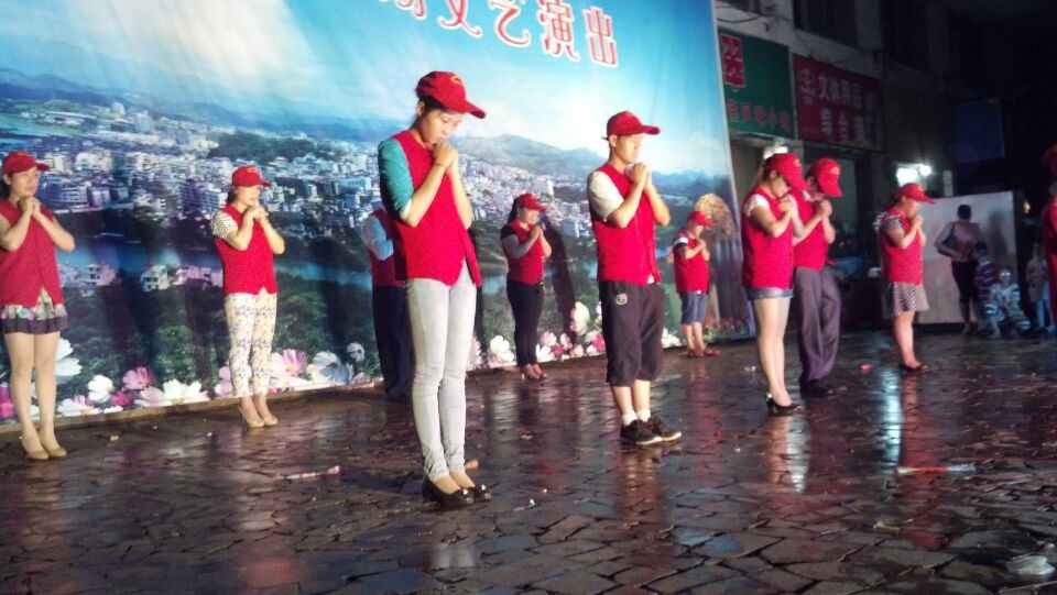 爱心公益协会《感恩的心》手语舞获好评947 / 作者:叶云 / 帖子ID:101995