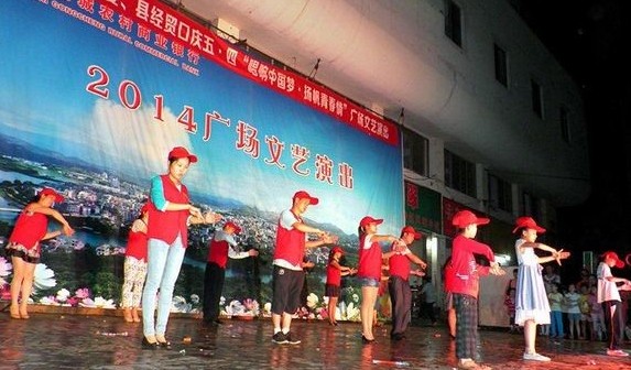 爱心公益协会《感恩的心》手语舞获好评957 / 作者:叶云 / 帖子ID:101995