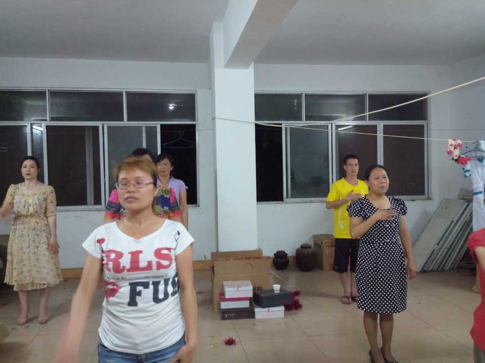 爱心公益协会《感恩的心》手语舞获好评419 / 作者:叶云 / 帖子ID:101995