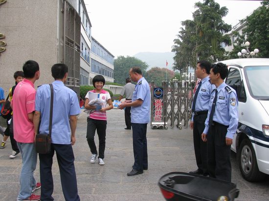 恭城工商局以“三强化”维护高考期间校园周边秩序140 / 作者:社区小编 / 帖子ID:102316