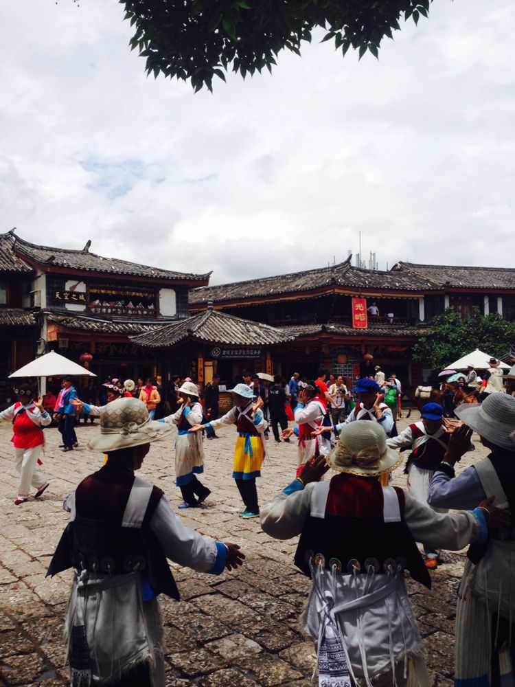 西双版纳大妈们的广场舞是这样的422 / 作者:流口水的兔子 / 帖子ID:102469