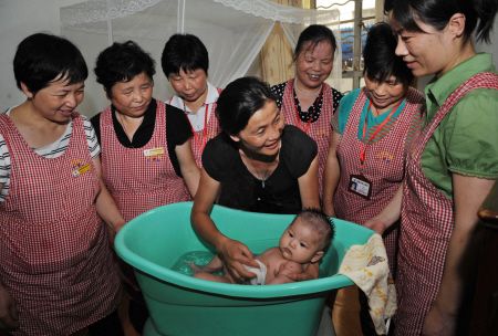 恭城县红岩村举办农村妇女“月嫂”培训 帮助妇女务工989 / 作者:社区小编 / 帖子ID:102590