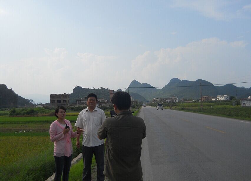桂林电视台《板路》栏目组到恭城“走古村 ” 人文版主箩筐特邀出镜讲解138 / 作者:北辰 / 帖子ID:103029