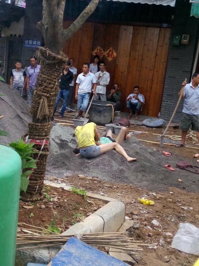 加会闹子日原配暴打小三引群主围观221 / 作者:七上八下 / 帖子ID:103480