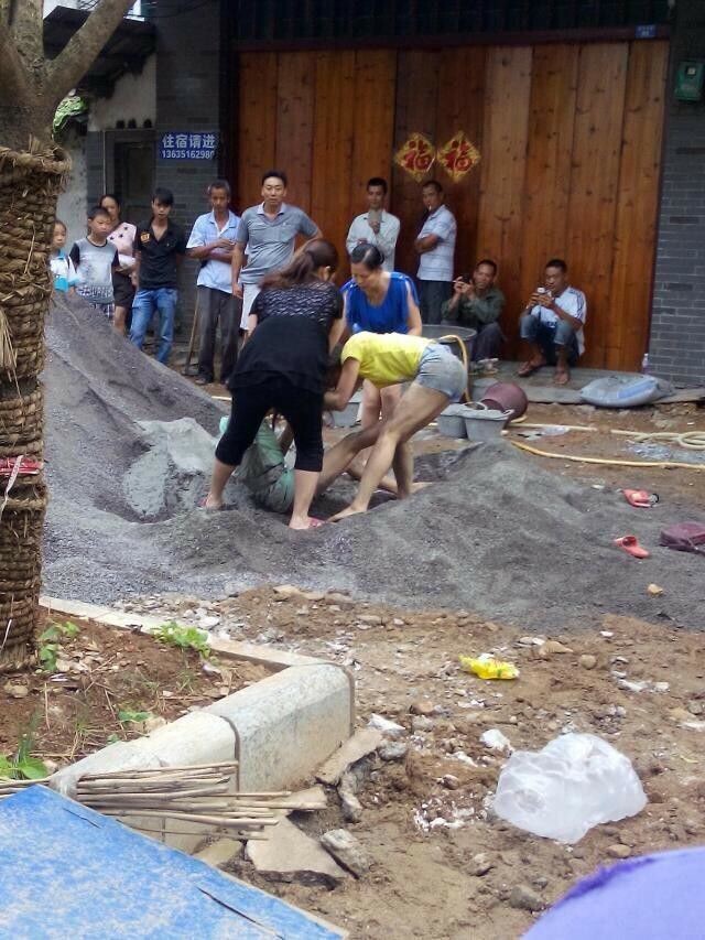 加会闹子日原配暴打小三引群主围观208 / 作者:七上八下 / 帖子ID:103480