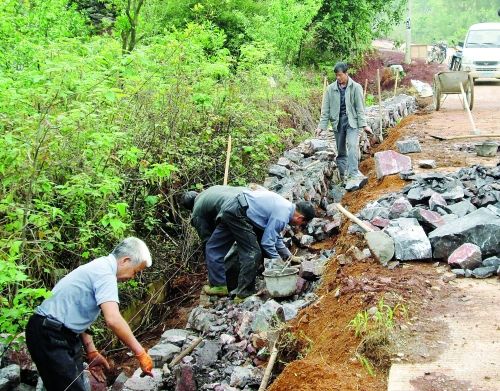 恭城平安乡：“三深”促“四风”转变724 / 作者:欧耶 / 帖子ID:104073
