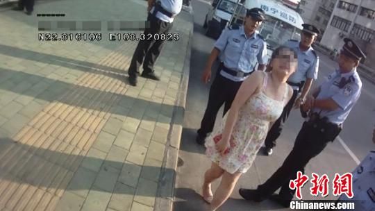 南宁失恋男女丑态：男子打坐拜佛 女子踢打协警663 / 作者:花开似花落、 / 帖子ID:104148