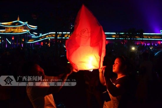 桂林资源举办河灯歌节 再现万盏河灯耀资江368 / 作者:欧耶 / 帖子ID:104261