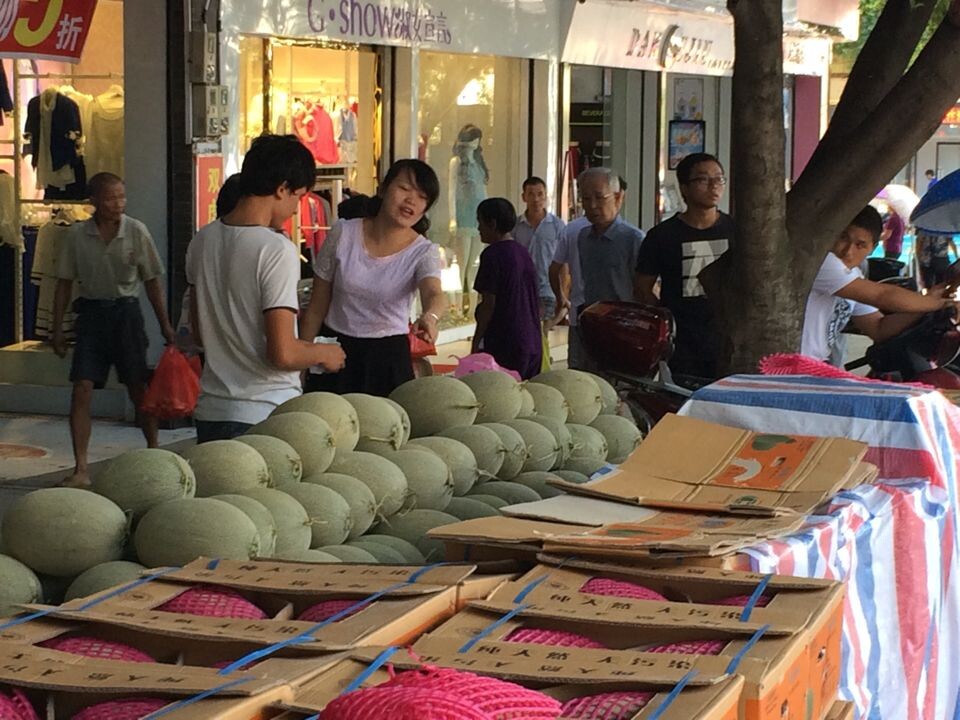 （更新）新疆人来了！恭城十字街新疆人强行占道卖哈密瓜！！921 / 作者:穷人 / 帖子ID:104523