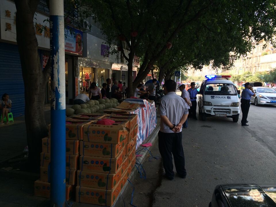 （更新）新疆人来了！恭城十字街新疆人强行占道卖哈密瓜！！74 / 作者:穷人 / 帖子ID:104523
