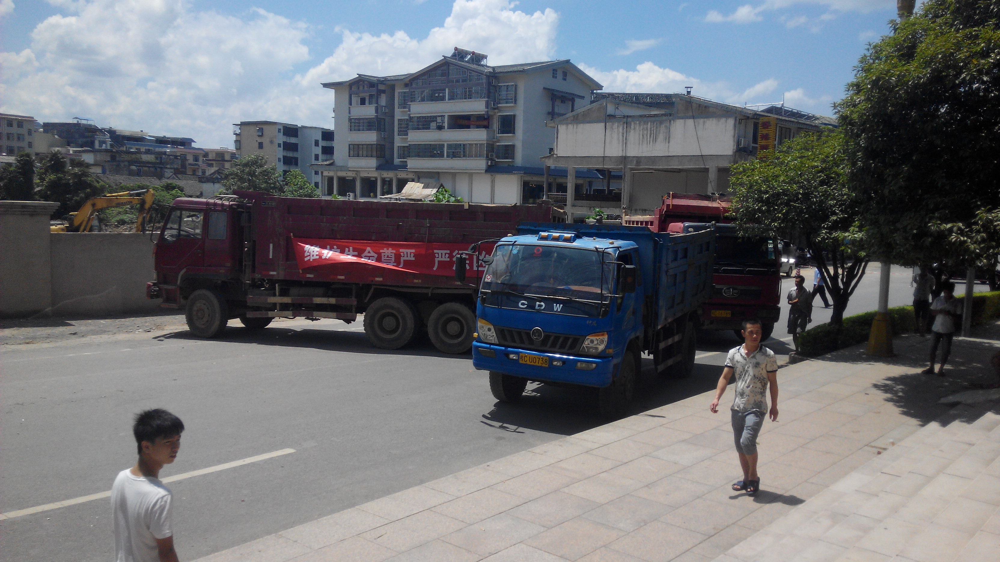 高洲事件：道路限行 县府门前讨说法154 / 作者:山楂糖 / 帖子ID:104591