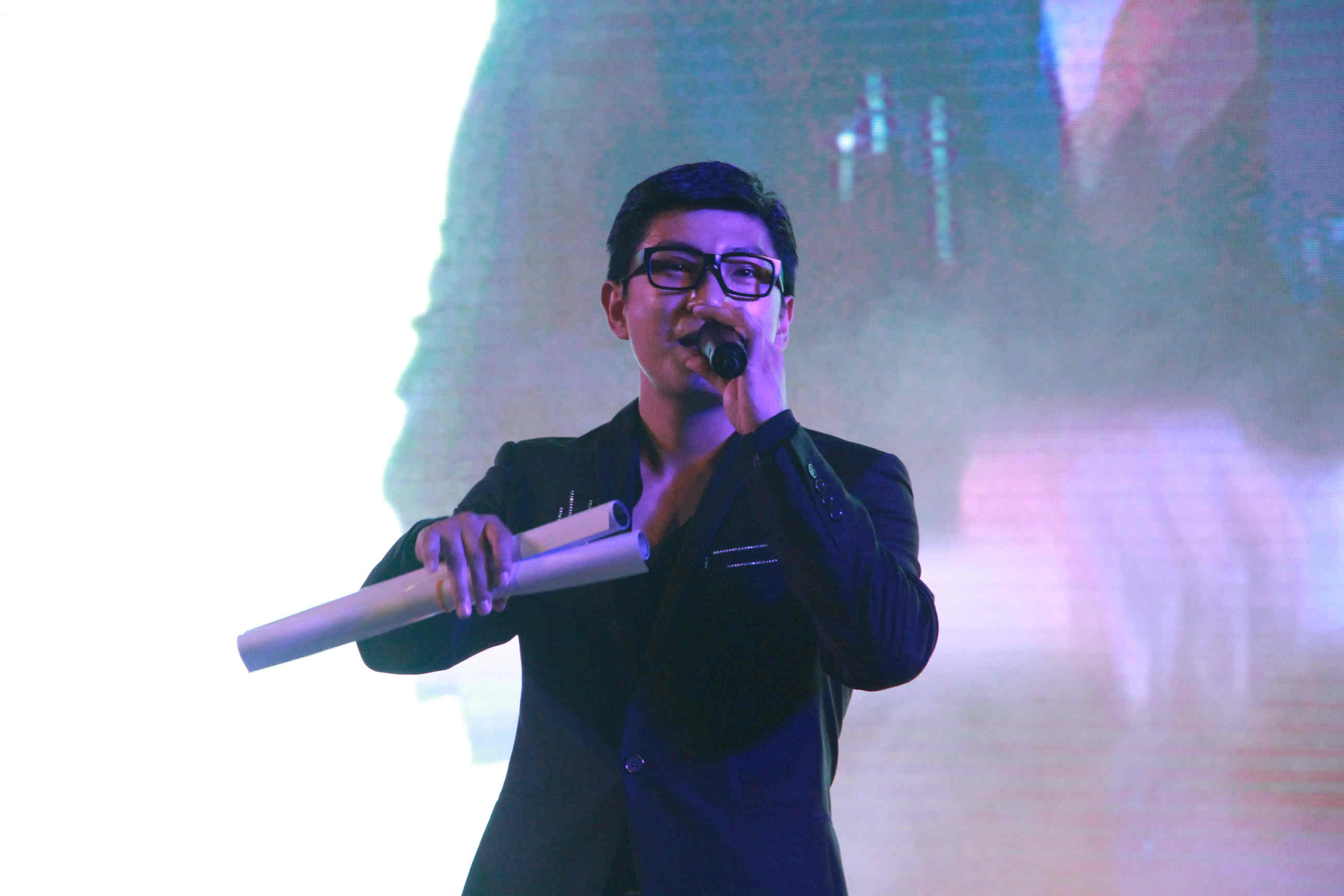 财茂.印象恭城开盘庆典晚会 “天王”助阵，还有女神，全程照片大放送![组图]756 / 作者:520摄影记者 / 帖子ID:104649