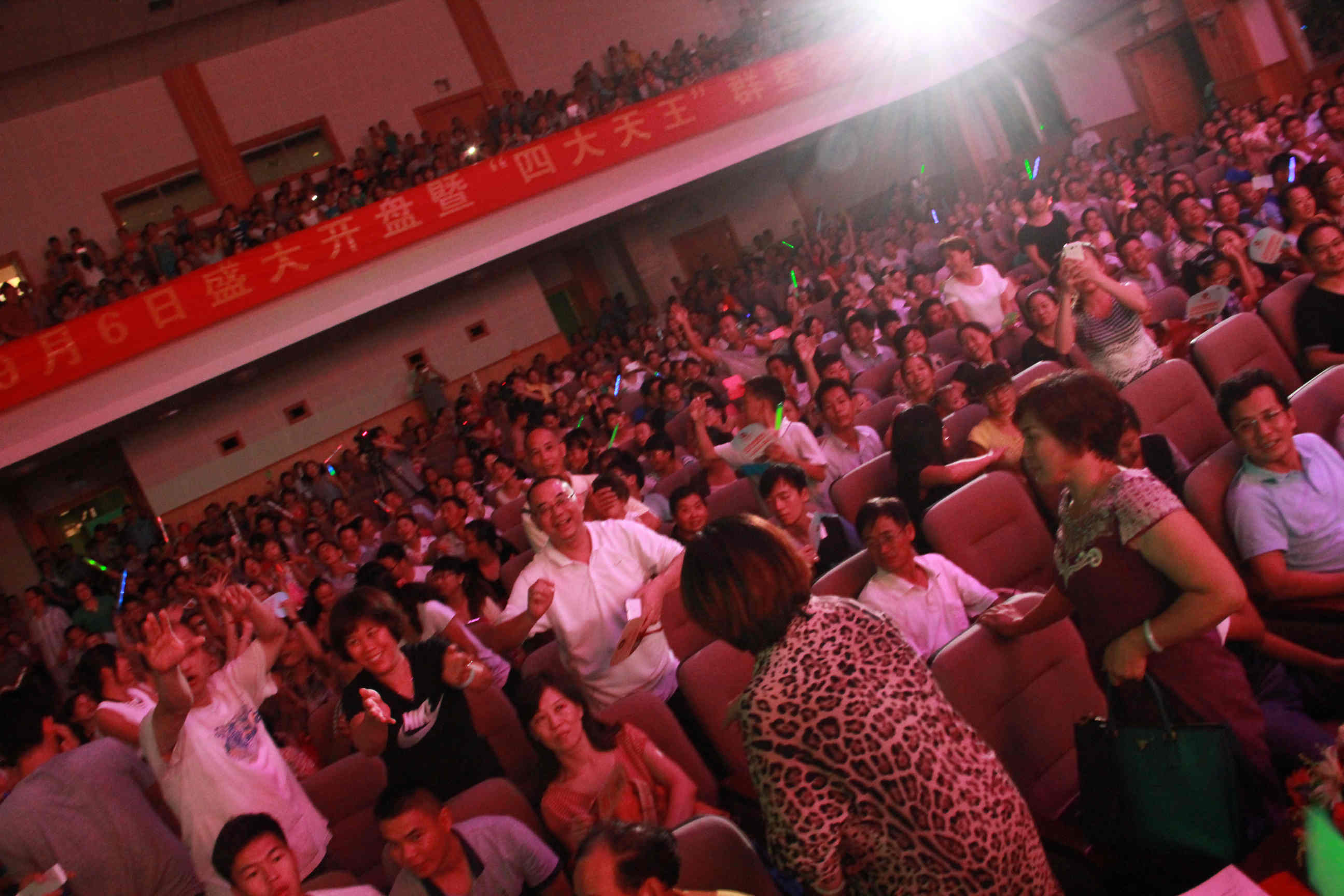 财茂.印象恭城开盘庆典晚会 “天王”助阵，还有女神，全程照片大放送![组图]61 / 作者:520摄影记者 / 帖子ID:104649