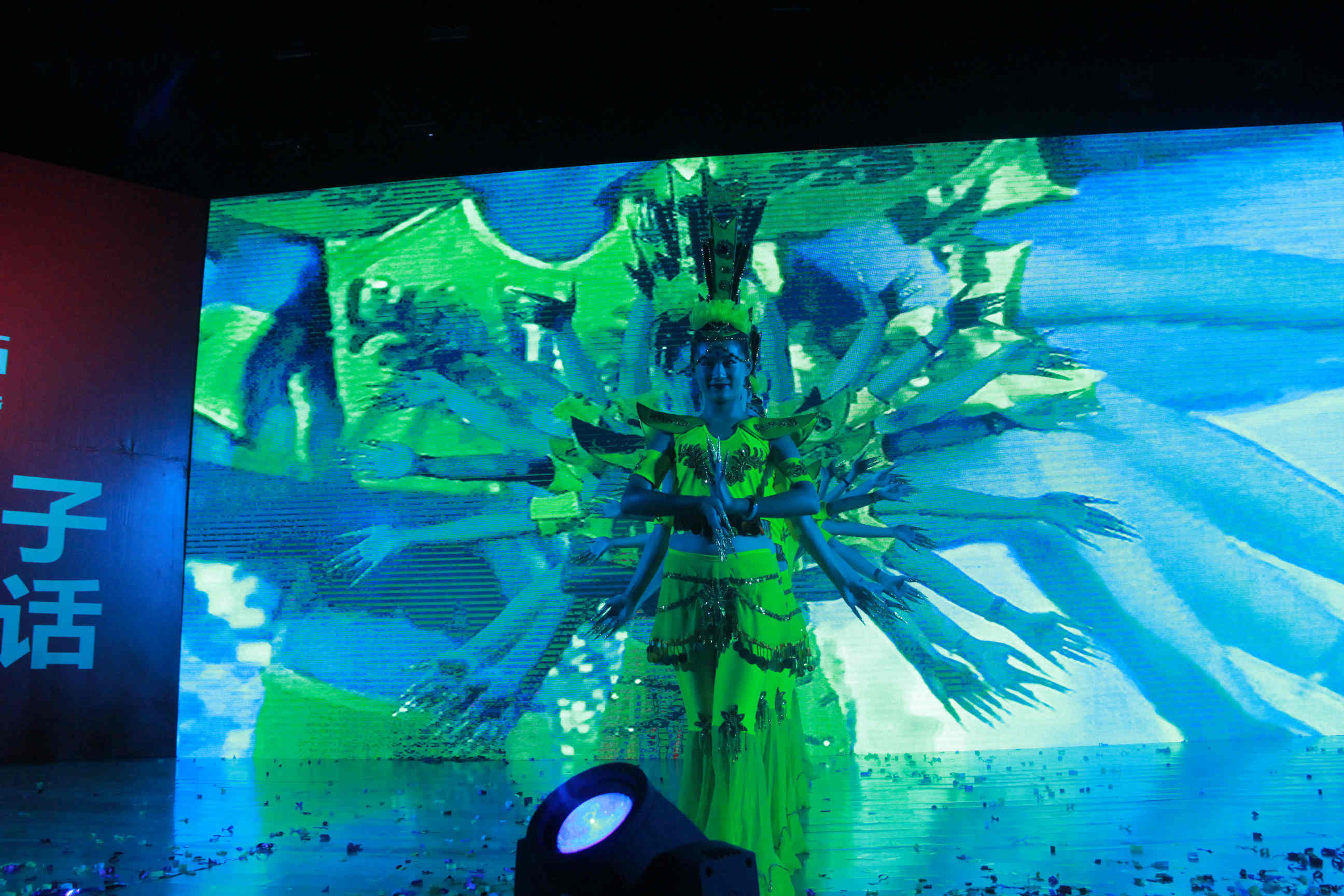 财茂.印象恭城开盘庆典晚会 “天王”助阵，还有女神，全程照片大放送![组图]314 / 作者:520摄影记者 / 帖子ID:104649