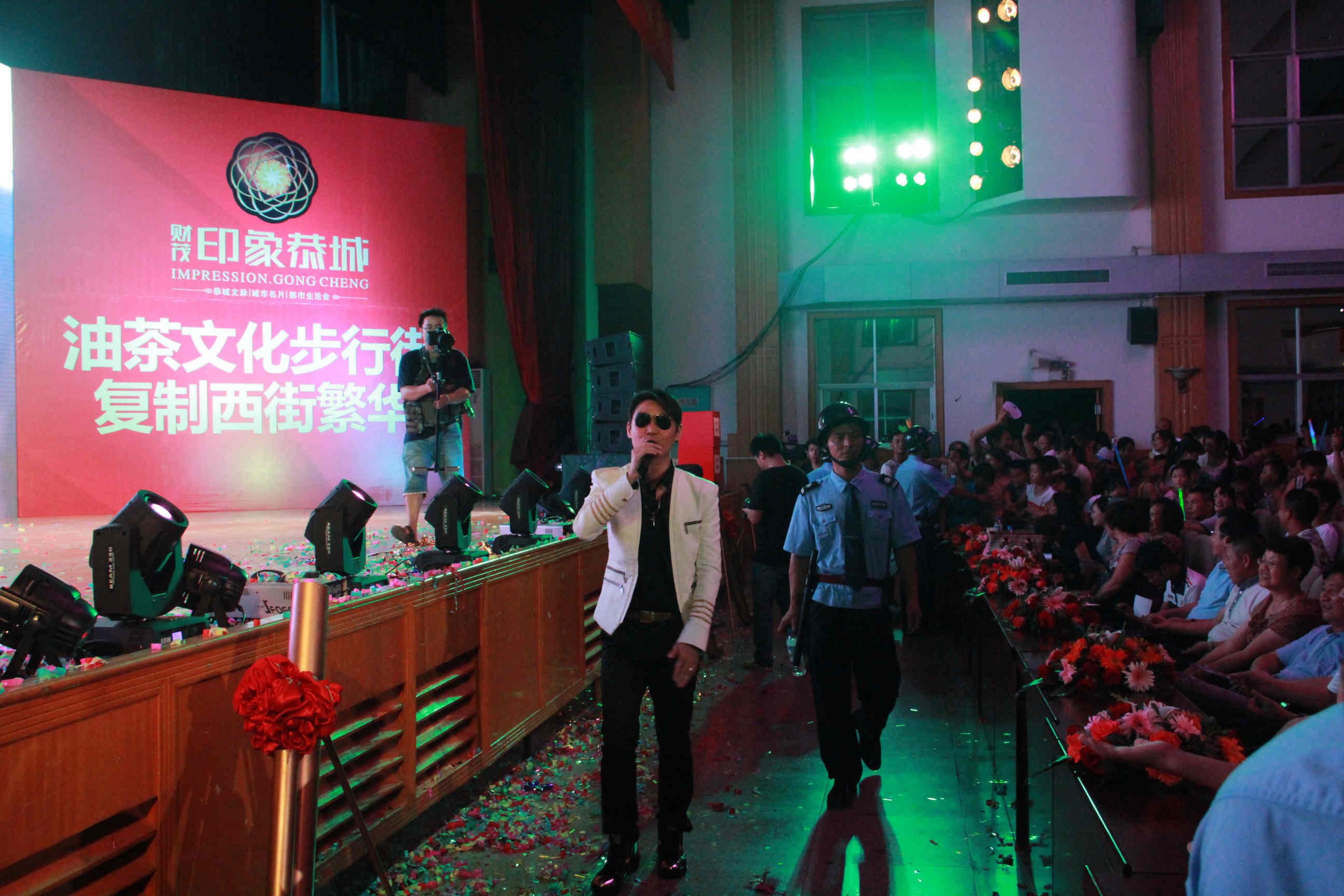 财茂.印象恭城开盘庆典晚会 “天王”助阵，还有女神，全程照片大放送![组图]738 / 作者:520摄影记者 / 帖子ID:104649