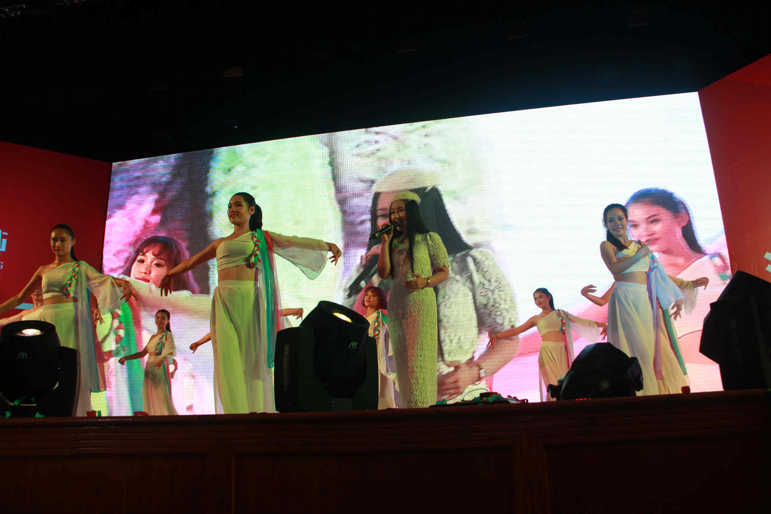 财茂.印象恭城开盘庆典晚会 “天王”助阵，还有女神，全程照片大放送![组图]991 / 作者:520摄影记者 / 帖子ID:104649