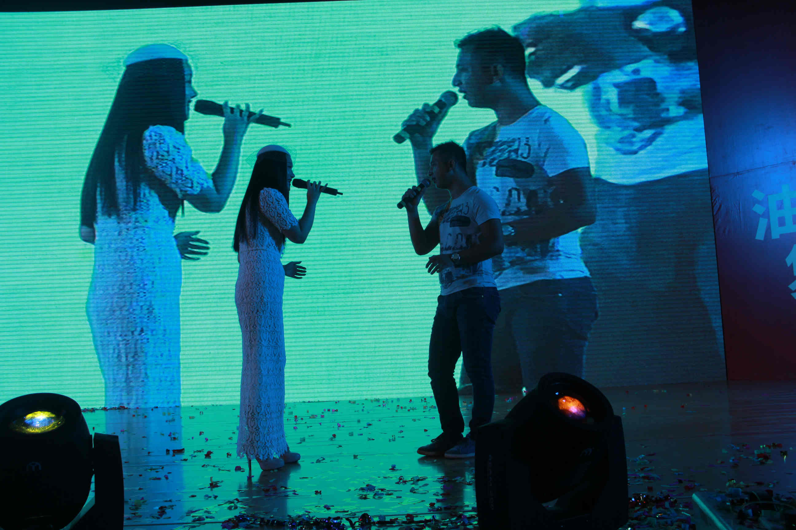 财茂.印象恭城开盘庆典晚会 “天王”助阵，还有女神，全程照片大放送![组图]830 / 作者:520摄影记者 / 帖子ID:104649