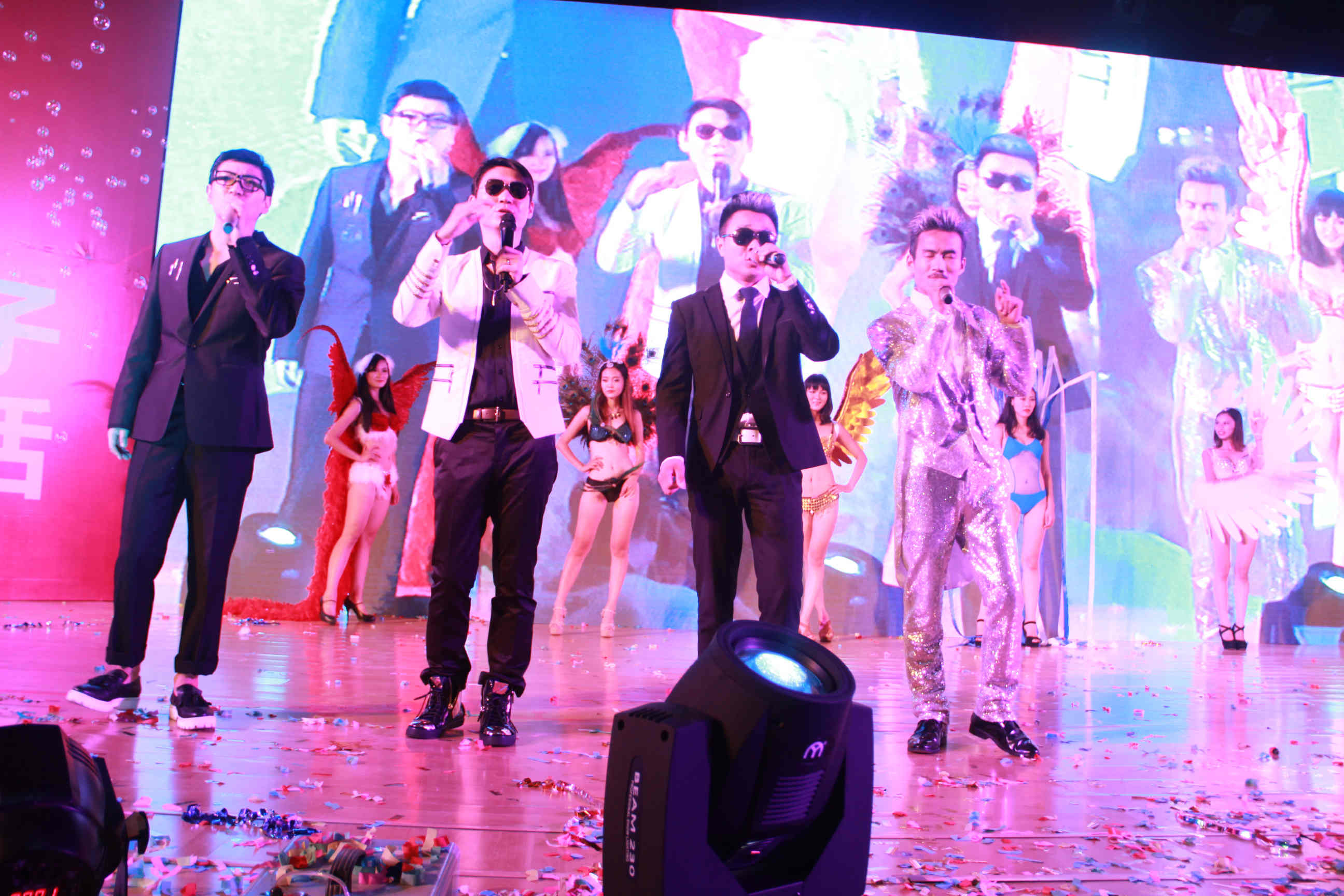 财茂.印象恭城开盘庆典晚会 “天王”助阵，还有女神，全程照片大放送![组图]190 / 作者:520摄影记者 / 帖子ID:104649