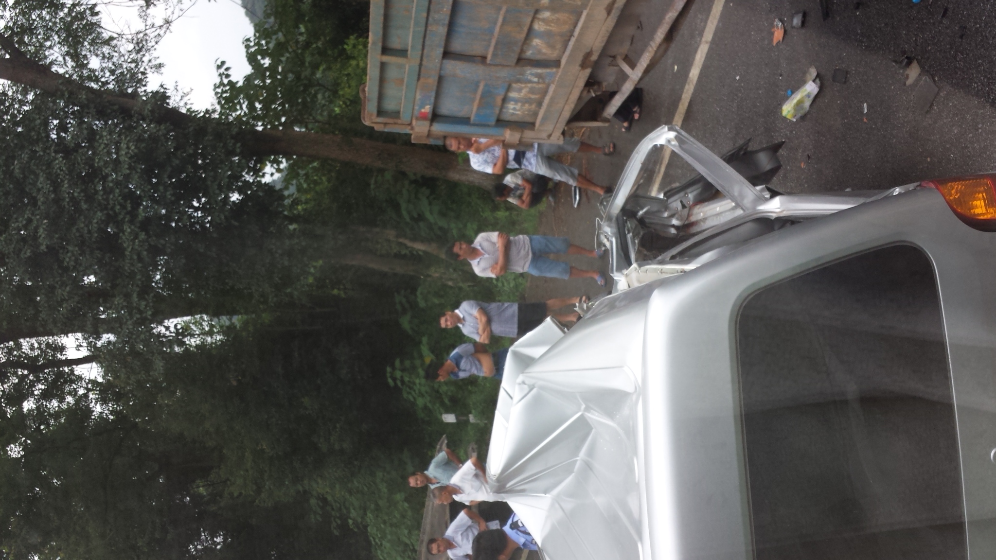 阳朔杨堤路口发生车祸，交通堵塞479 / 作者:风油精 / 帖子ID:104669