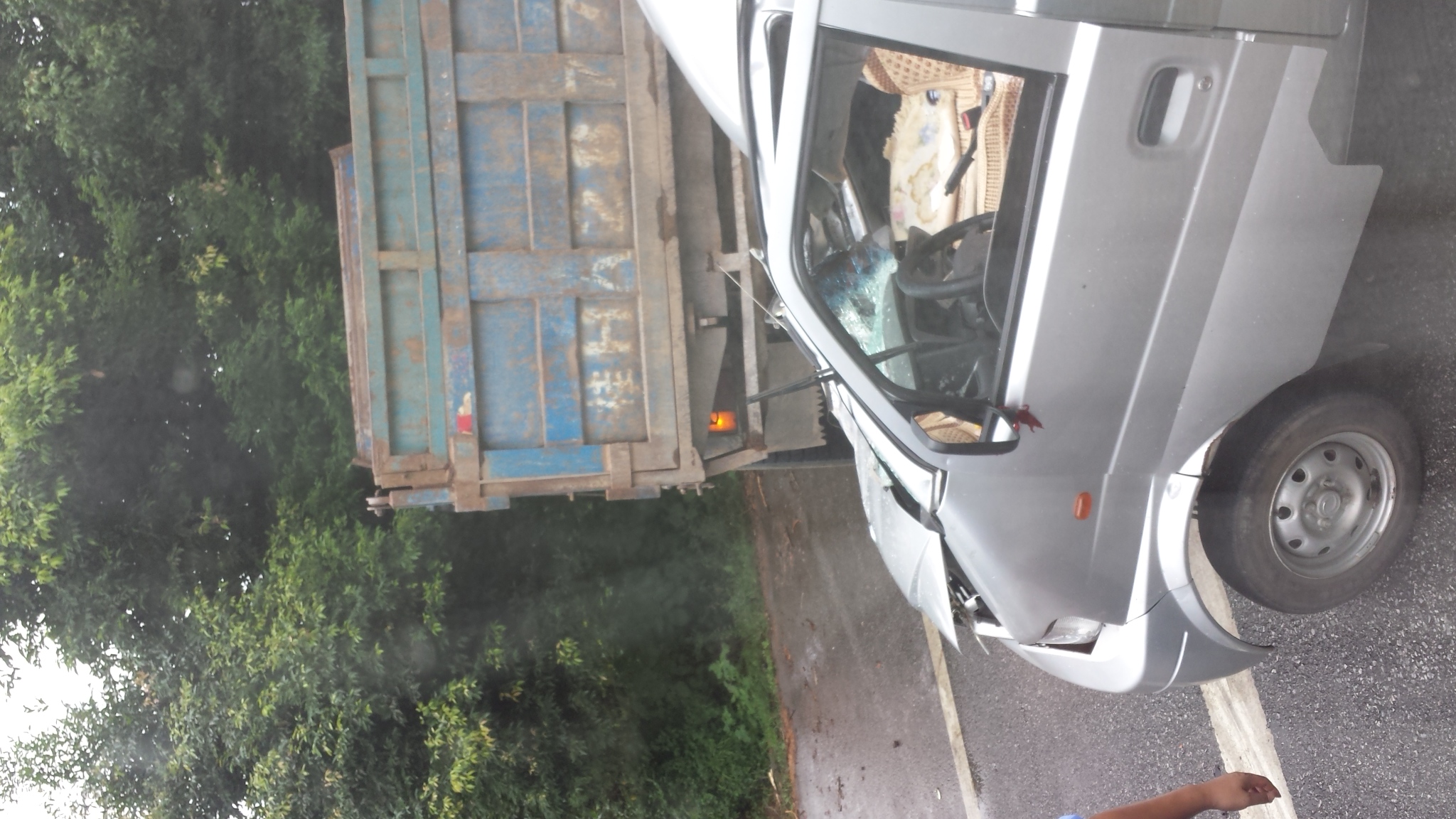 阳朔杨堤路口发生车祸，交通堵塞559 / 作者:风油精 / 帖子ID:104669