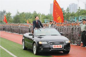 高校院长乘敞篷车阅兵(图)40 / 作者:塘边龙少 / 帖子ID:104772