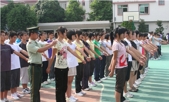 恭城瑶族自治县消防为恭城中学800名新生进行军训630 / 作者:穷人 / 帖子ID:104906